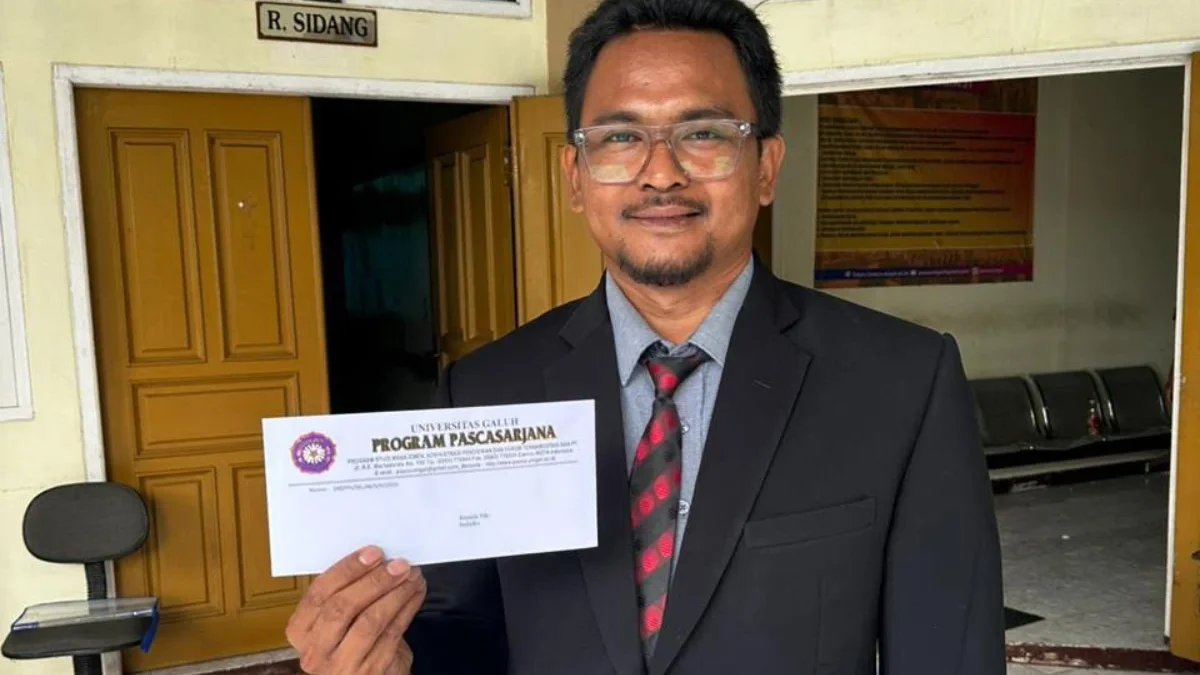 Rohidin telah menyelesaikan Program Magister Hukum