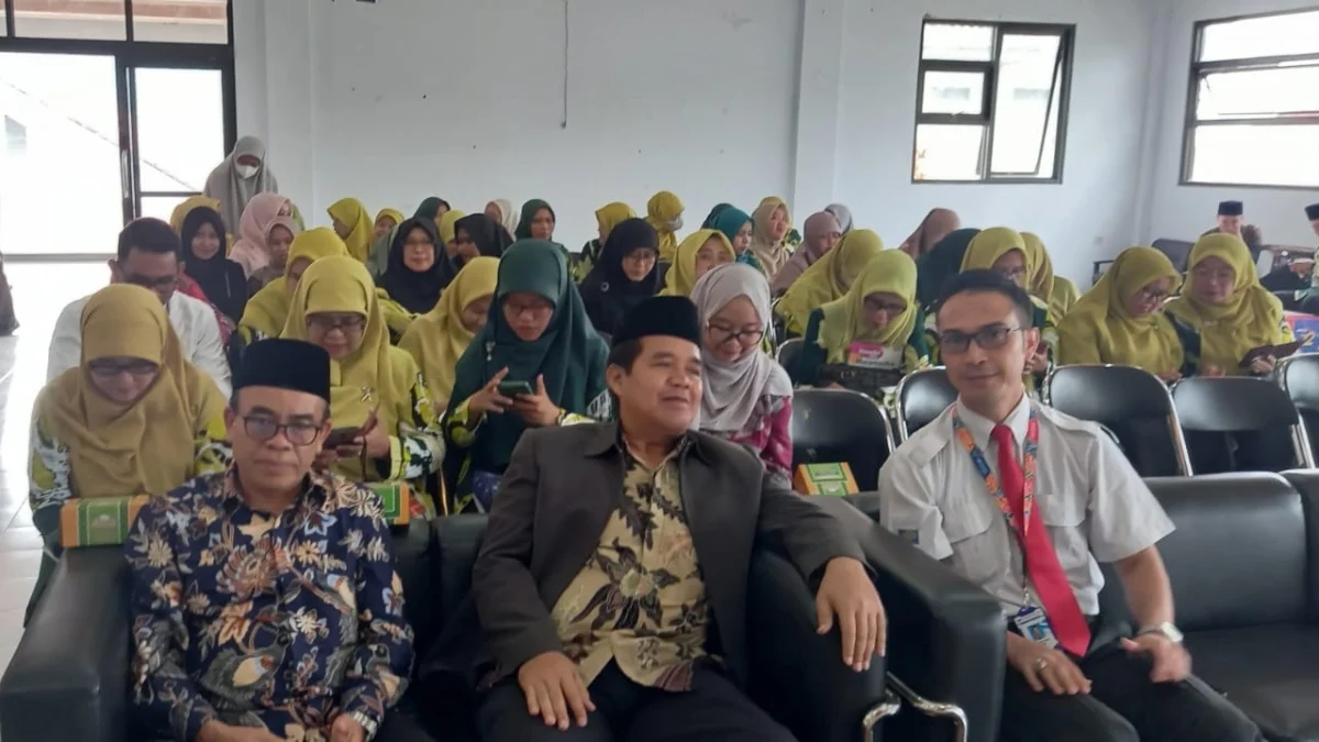 Wakasek Kurikulum Madrasah Aliyah Swasta (MAS) di MAN 2 Tasikmalaya mengikuti kegiatan workshop peng