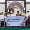 KPP Pratama Tasikmalaya memberikan santunan kepada anak yatim saat memperingati Hari Pajak