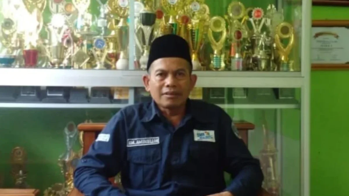 BERBINCANG: Kepala SMK Ma\'arif 2 Sumedang, R Muhamad Aminulloh SAg, saat ditemui Sumeks beberapa waktu yang la