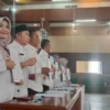 KOMITMEN: Pj Sekda Tuti Ruswati saat memimpin deklarasi netralitas ASN di Aula Tampomas PPS, Rabu (10/7).KOMIT