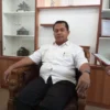 PAPARKAN: Kepala Disdukcapil Kabupaten Sumedang Bangbang Kustiantoro saat memaparkan mengenai pemilih pemula y