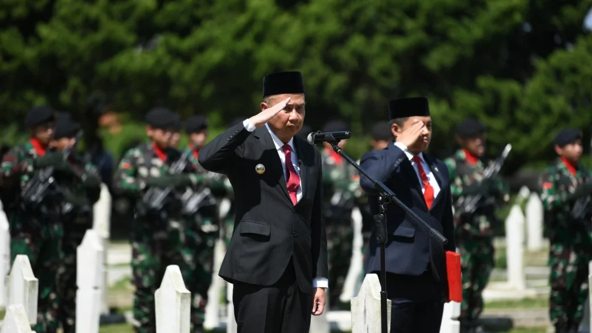 Gubernur Jawa Barat Dua Periode 1993−2003 HR Nuriana Dimakamkan di Taman Makam Pahlawan Cikutra