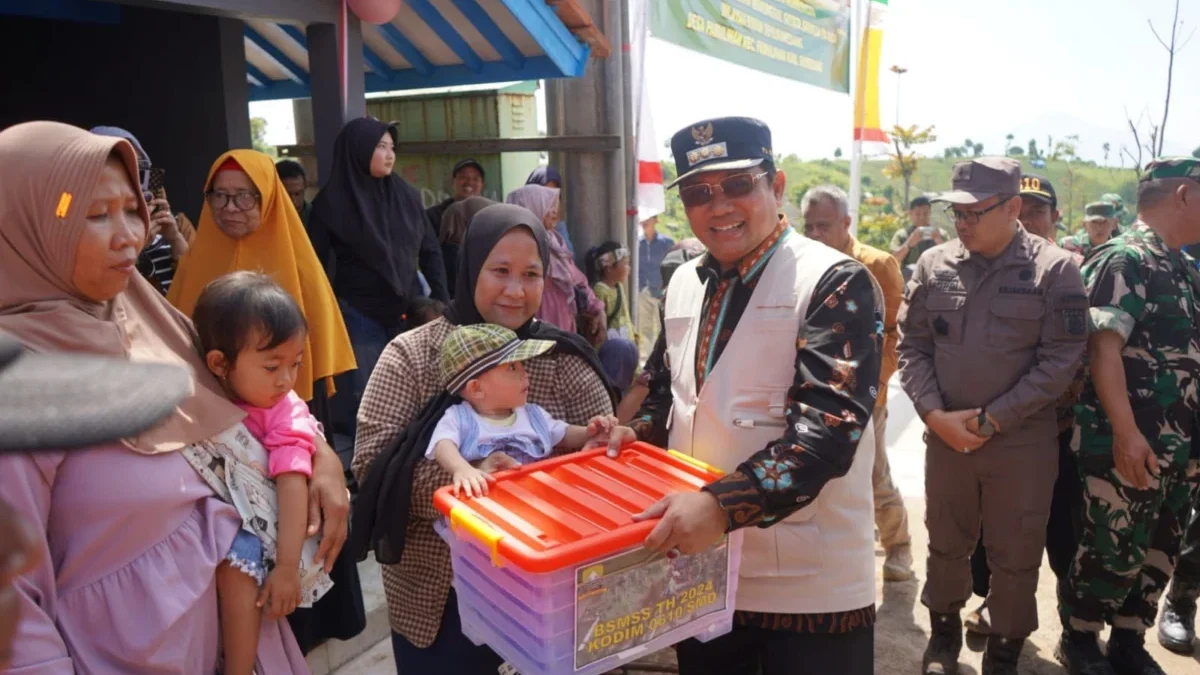 HADIRI: Pj Bupati Sumedang Yudia Ramli saat menutup program BSMSS di Desa Pamulihan, Kamis (11/7).