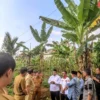 BERBINCANG: Pj Bupati Sumedang Yudia Ramli saat berbincang dengan para jajaran PDPM Sumedang di Tanjungmedar,