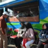 MONITORING: Pj Bupati Sumedang saat melakukan monitoring kegiatan CFD di Alun-alun Sumedang, Minggu (21/7).