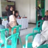 SAMPAIKAN: Pengawas dari Tim PKM Prodi S1 Keperawatan UPI HJ Iis Aisyah M Kep MM saat memberikan sambutan pad