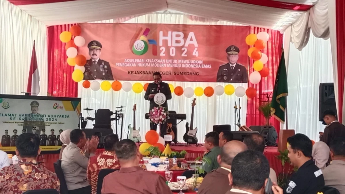 HADIRI: Pj Bupati Sumedang Yudia Ramli saat menghadiri Peringatan Hari Bhakti Adyaksa (HBA) ke-64 dan HUT Ikat