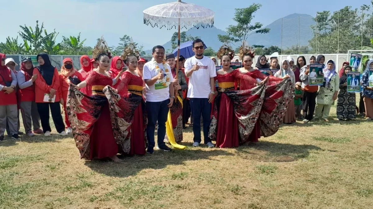 BUKA: Bupati Sumedang periode 2018-2023 Dony Ahmad Munir saat membuka Turnamen Doamu Cup 2024 sesi kedua di Ja