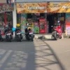 Sejumlah kendaran bermotor berederet parkir di kawasan Alun-alun Ciamis, Kamis 11 Juli 2024.