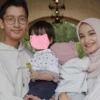 Cut Intan Nabila dan Armor Toreador bersama dua anak mereka.