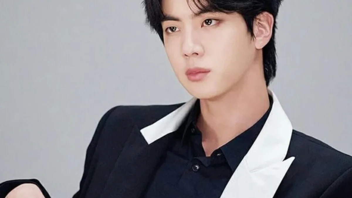 Jin BTS Lagi Syuting, Eh Tiba-Tiba Dapat Sertifikat Pendaki Gunung Hallasan! Gimana Ceritanya?