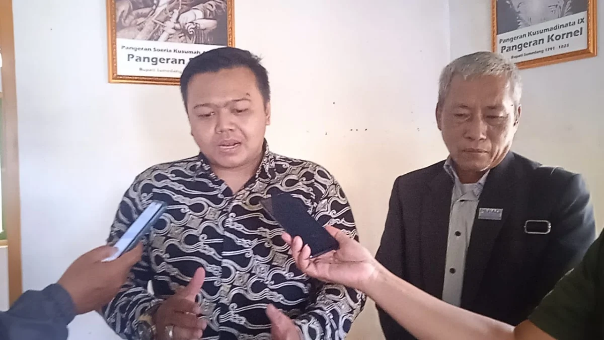 LEMAH: Kuasa hukum tergugat Yudi Tahyudin, Sayyid M Iqbal Rahman SH.MH saat diwawancara awak media.