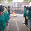 ahasiswa tiba di gedung DPRD Kabupaten Sumedang untuk mengawal putusan Mahkamah Konstitusi (MK), Jumat (23/8)