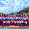 Siswa-siswi dan guru SDN Sukahayu Kecamatan Jalancagak foto bersama