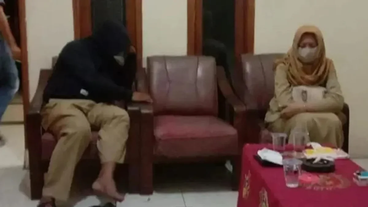 Sidang Etik PNS dan Honorer Selingkuh di Mojokerto: Kronologi Terungkap Sidang Etik PNS dan Honorer Selingkuh di Mojokerto: Kronologi Terungkap