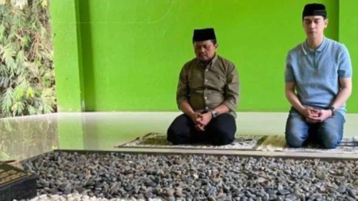 Sehari Sebelum Daftar ke KPU, Dony Ahmad Munir Berziarah ke Makam Ibunda dan Kunjungi Ayahanda