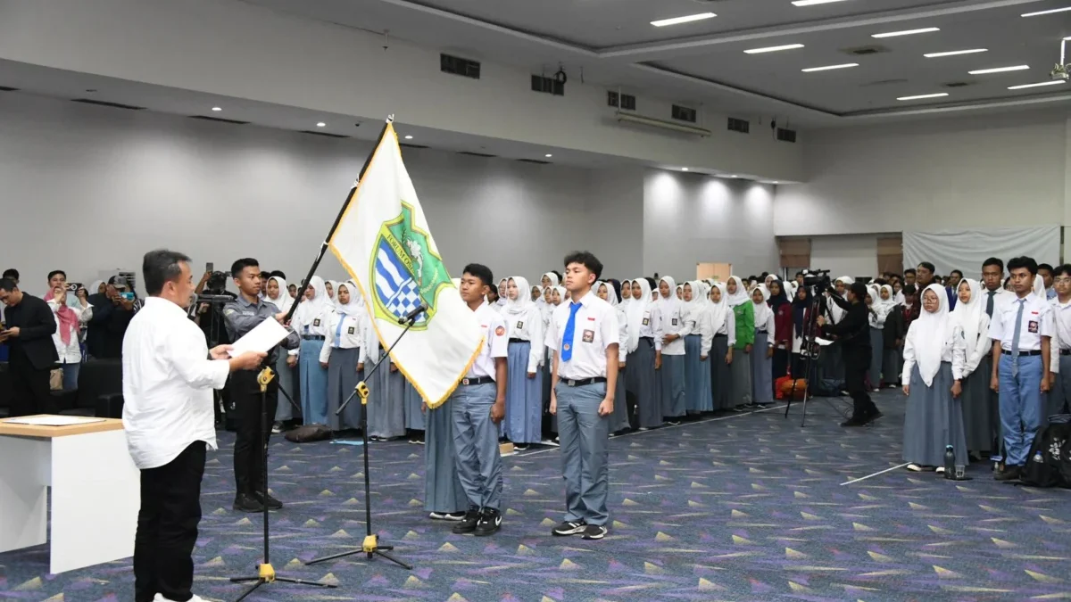 Sekda Herman Suryatman Kukuhkan Forum OSIS Jawa Barat Generasi 12