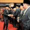 50 Anggota DPRD Kota Bandung Periode 2024-2029 Resmi Dilantik, Bey Machmudin Beri Ucapan Selamat