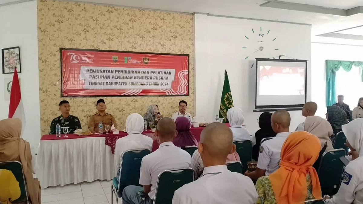 HADIRI: Pj Sekda Sumedang, Tuti Ruswati saat menghadiri Pendidikan dan Pelatihan Paskibraka Kabupaten Sumedang