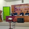 Ketua PPk Kecamatan Binong Rama Kurniawan saat memimpin pleno rekapitulasi DPHP Kecamatan Binong