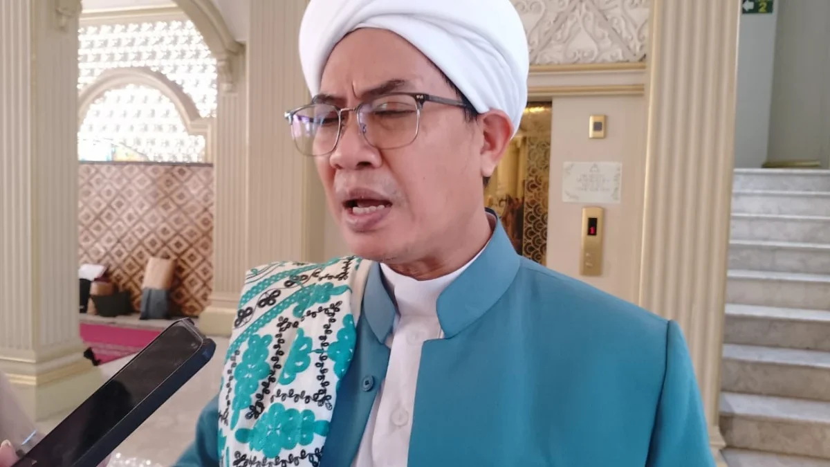 Ratusan Perangkat Desa di Sumedang Ikuti Peski di Pondok Pesantren PAPARKAN: Pimpinan PP Asyifa Wal Mahmuudiyyah, Abuya KH. Muhyidin Abdul Qadir Al Manafi MA saat menjelaskan ke