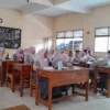 BELAJAR: Sejumlah siswa SMAN Cimanggung saat mengikuti pembelajaran di sekolahnya, baru-baru ini.