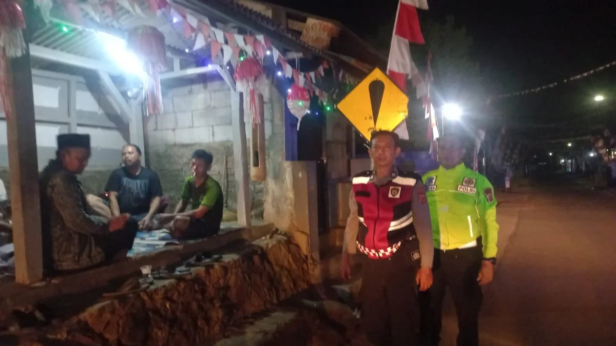 PATROLI: Unit Samapta bersama Anggota gabungan Piket Fungsi Polsek Sumedang Selatan melaksanakan kegiatan \"Blu