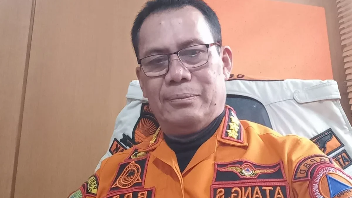 SOSOK: Kepala Pelaksana Badan Penanggulangan Bencana Daerah (BPBD) Kabupaten Sumedang, Atang Sutarno saat bera