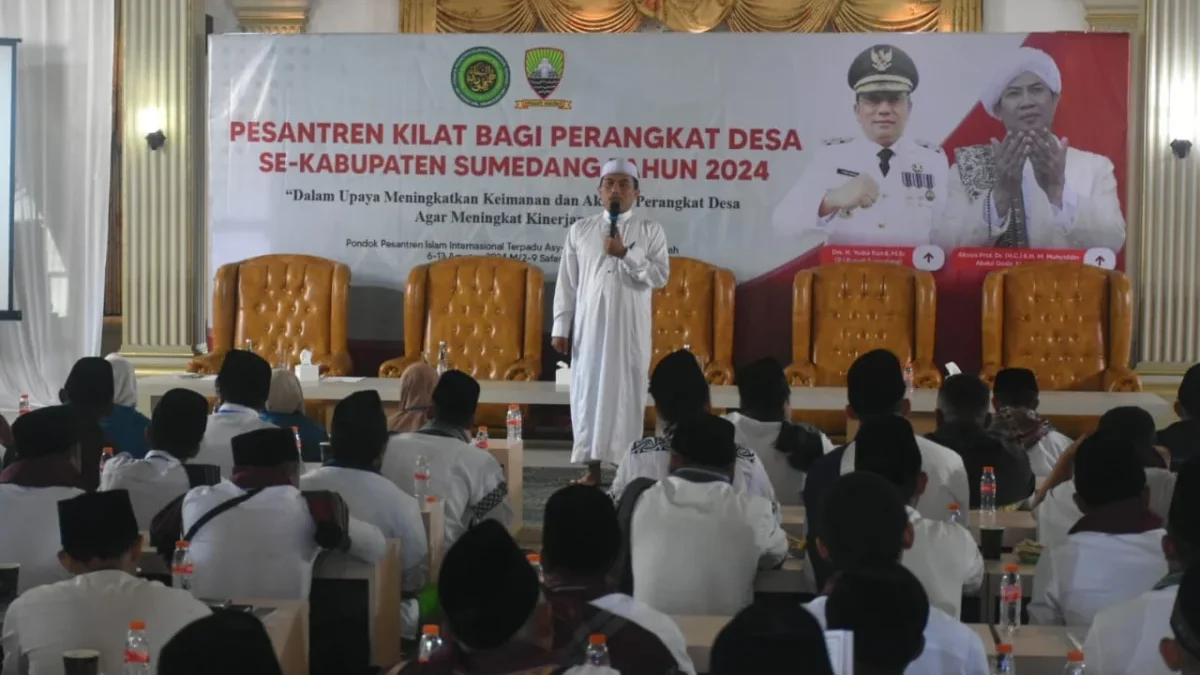 SAMBUTAN: Pj Bupati Sumedang Yudia Ramli saat membuka Pesantren Kilat (Peski) untuk perangkat desa gelombang k