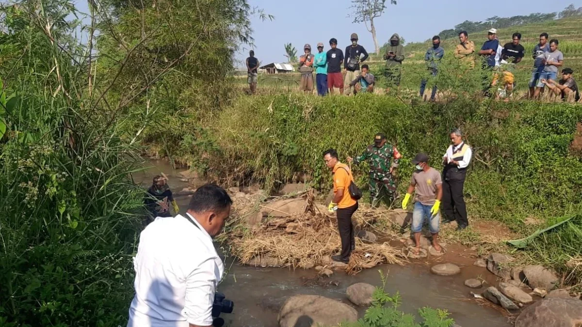 Sesosok mayat tak dikenal diduga pria ditemukan di Sungai Cikumpul RW 10 Desa Sirnamulya  Kecamatan Sumedang U