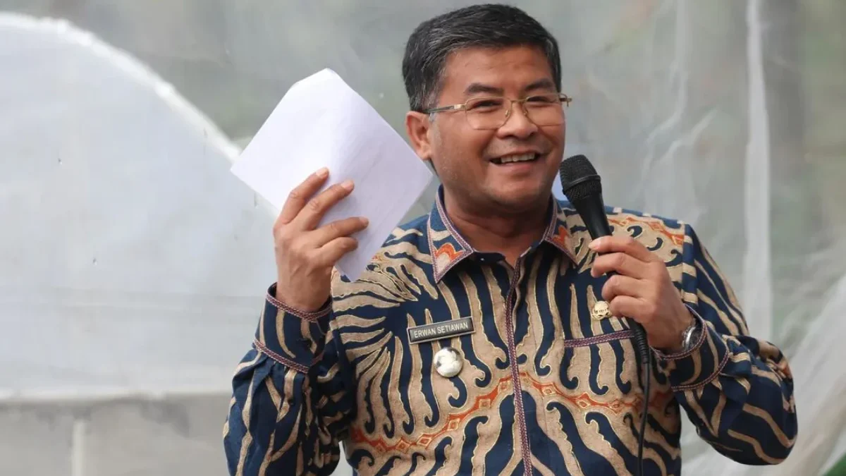 SAMBUTAN: Bakal Calon Bupati Sumedang Erwan Setiawan dalam sebuah acara, beberapa waktu lalu.