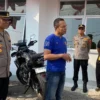 SAMPAIKAN: Kapolsek Sumedang Utara, AKP Kiki Hartaki Kadarustamim SPd MH., didampingi Plt Lurah Situ Endang R