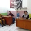 BERSAMA: Ketua PPS Kelurahan Situ Darnilam Wati Lase (Kanan) bersama anggota pengurus PPS Kelurahan Situ di Se