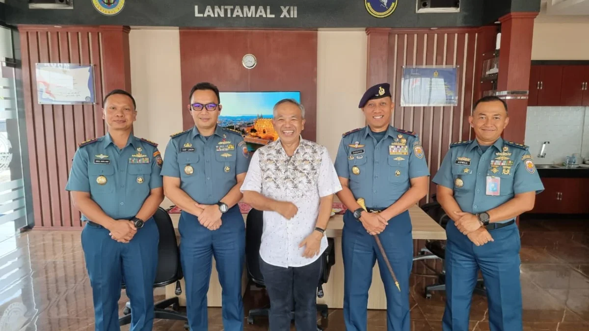 300 Peserta Lantamal XII Pontianak Menyimak Paparan Inspiratif dari Motivator Kawakan Dr Aqua Dwipayana