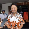 WAWANCARA: Ketua DPD PKS Kabupaten Sumedang Yana Flandriana saat diwawancara dalam sebuah acara.