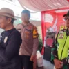 SAMPAIKAN: Plt Lurah Situ,Endang Rohman S.IP., saat memberikan sambutan perayaan HUT RI ke-79 di halamam kanto