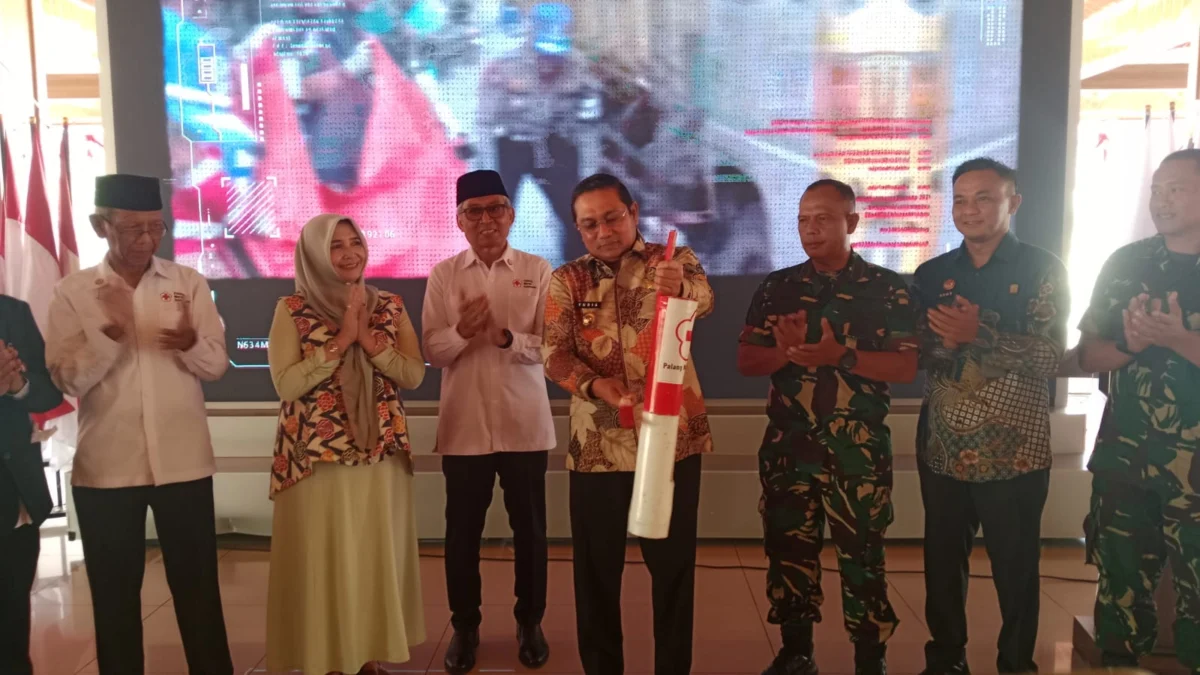 BUKA: Pj Bupati Sumedang Yudia Ramli saat membuka Launching Gerakan Solidaritas Kemanusiaan Kabupaten Sumedang