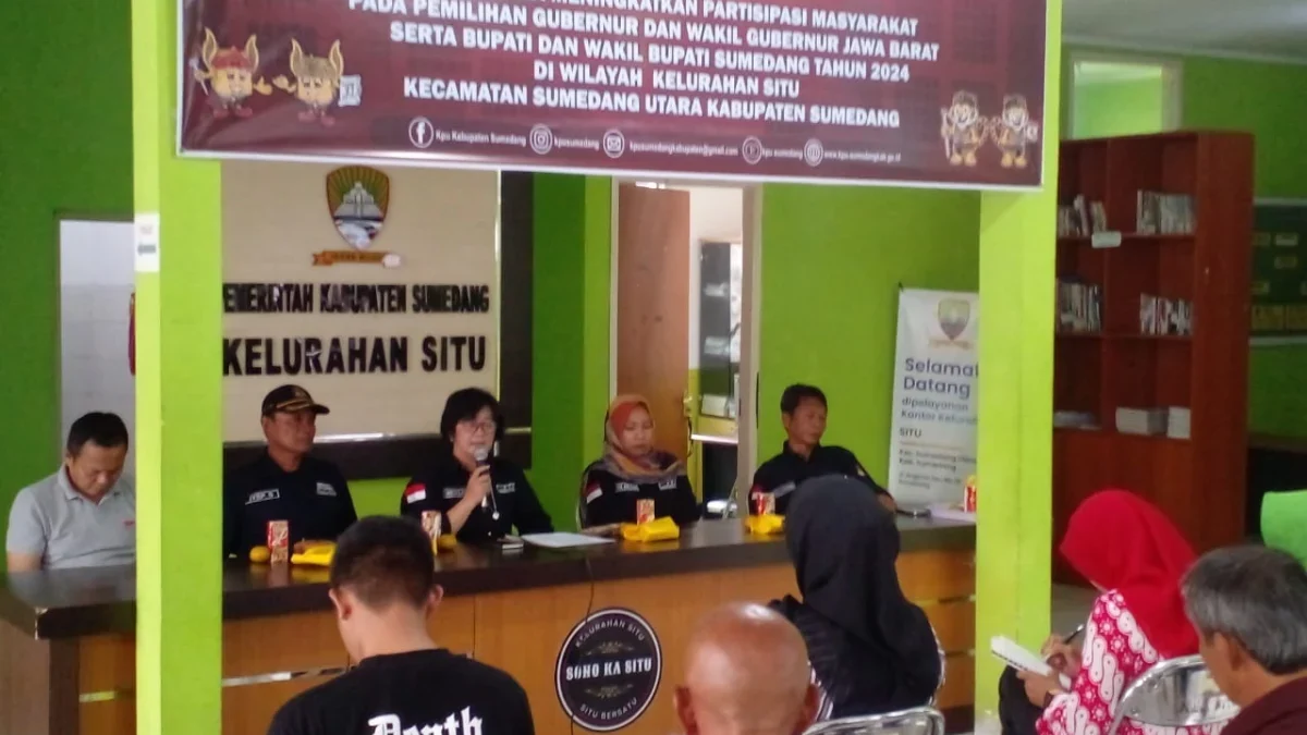 SAMPAIKAN: Ketua PPS Kelurahan Situ Darnilam Wati Lase, saat menyampaikan sambutan pada Kegiatan Sosialisasi P