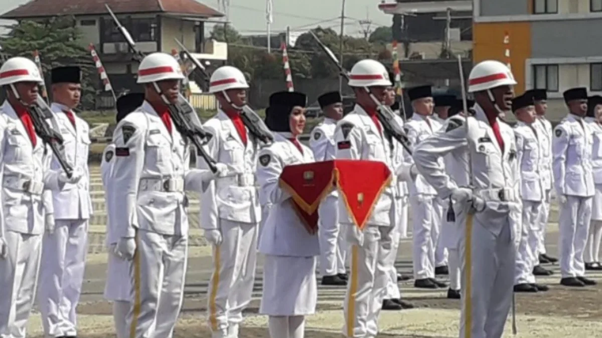 Perasaan Bangga dan Haru Orang Tua Saat Menyaksikan Anak Mereka Menjadi Paskibraka Sumedang