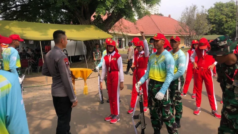 Calon Paskibraka tingkat nasional menjalani sesi pelatihan di Taman Rekreasi Wiladatika, Cibubur.