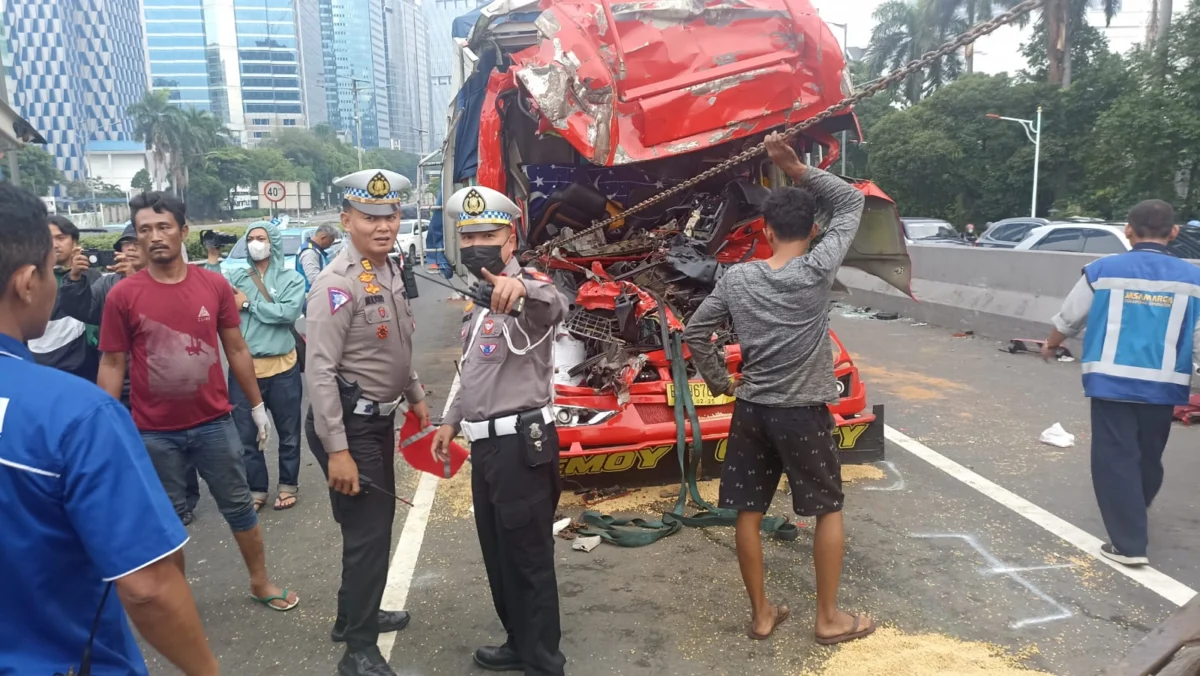 Kecelakaan Maut! Dua Truk Saling Bertabrakan, Satu Orang Tewas DItempat