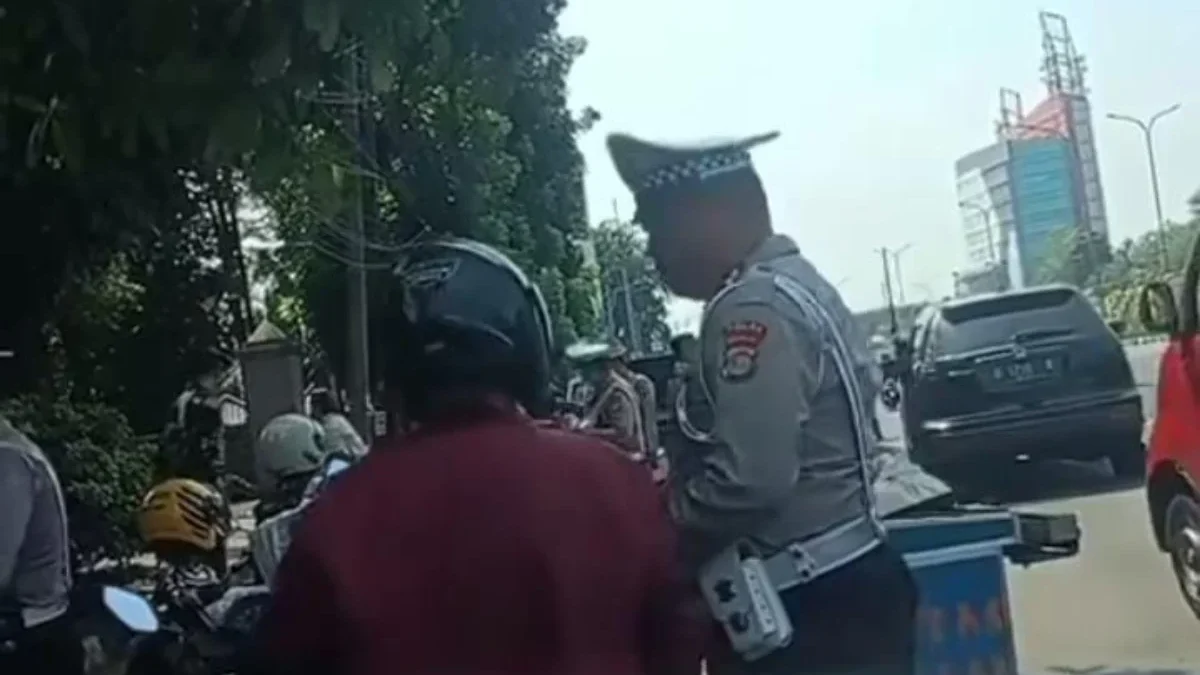 Skandal Polantas: Video Viral Tunjukkan Dugaan Penerimaan Uang Damai Saat Tilang