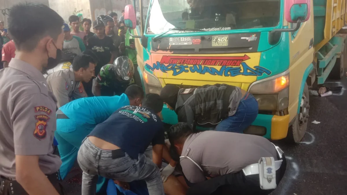 Kecelakaan lalu lintas yang tragis terjadi di ruas perbatasan Jatinangor- Cileunyi.