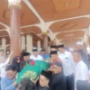 DIANTAR: Jenazah ayahanda Bupati Sumedang periode 2018-2023 Dony Ahmad Munir, KH Moch Subki Ma\'mun seusai dish