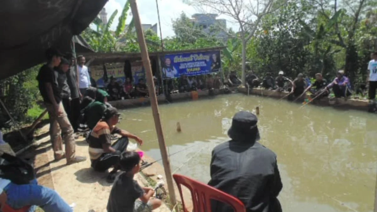 IKUTI: Sejumlah peserta saat mengikuti mancing bersama di Kelurahan Kota Kulon, baru-baru ini.