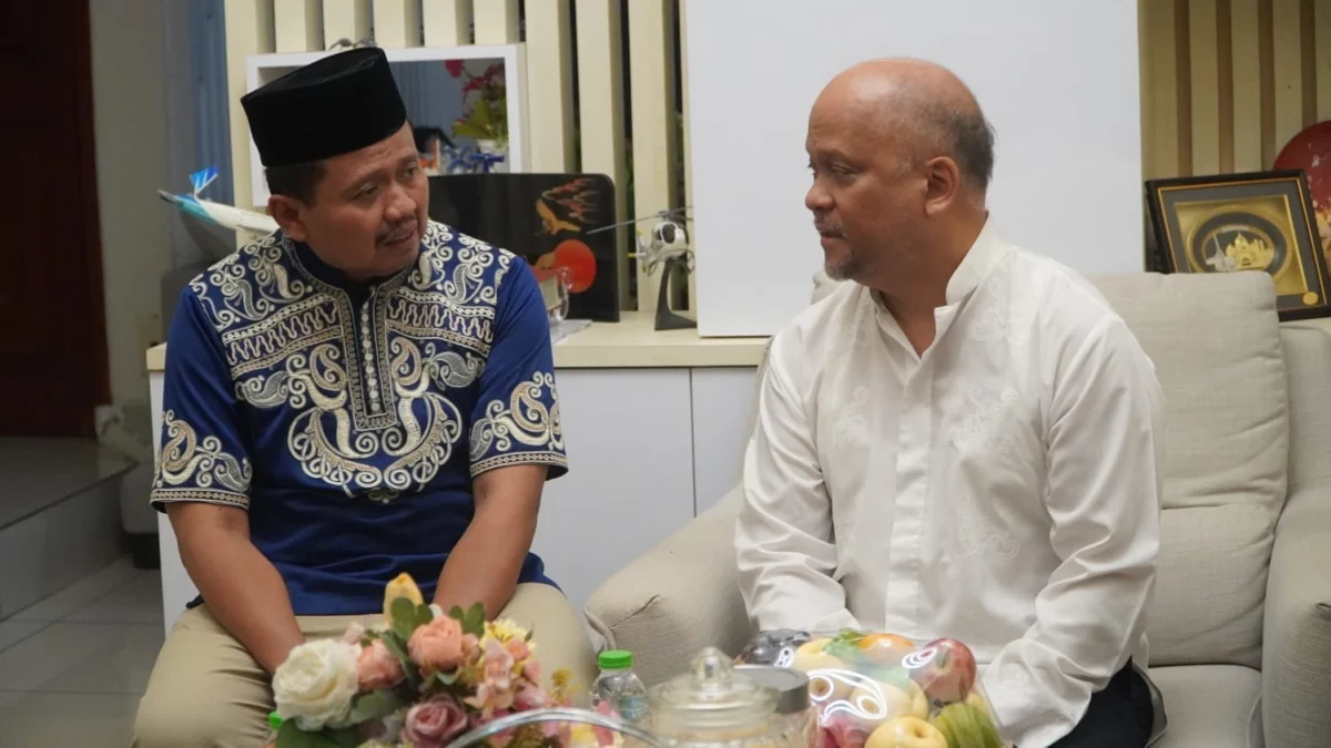 TURUT MENDOAKAN: Putra mendiang Presiden ke-3 RI BJ Habibie, Ilham Akbar Habibie menghadiri tahlilan mempering