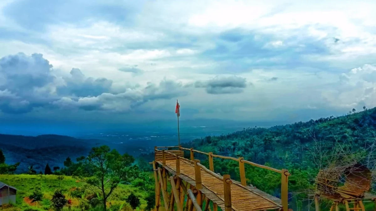 INDAH: Bukit Galau, sebuah objek wisata yang terletak di Desa Sindulang.