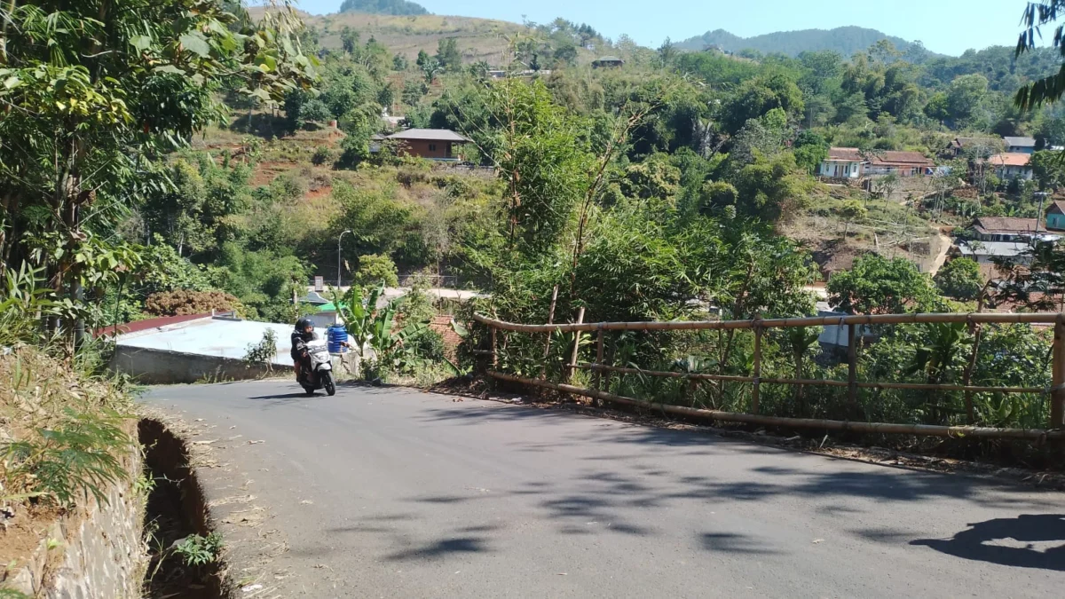 RAWAN: Kondisi jalanan yang sering terjadi kecelakaan di Desa Sindulang Kecamatan Cimanggung.