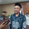 KOORDINASI: Ketua Divisi Teknis Penyelenggaraan Pemilu KPU Sumedang Iyan Sopian saat memaparkan pelaksanaan ka